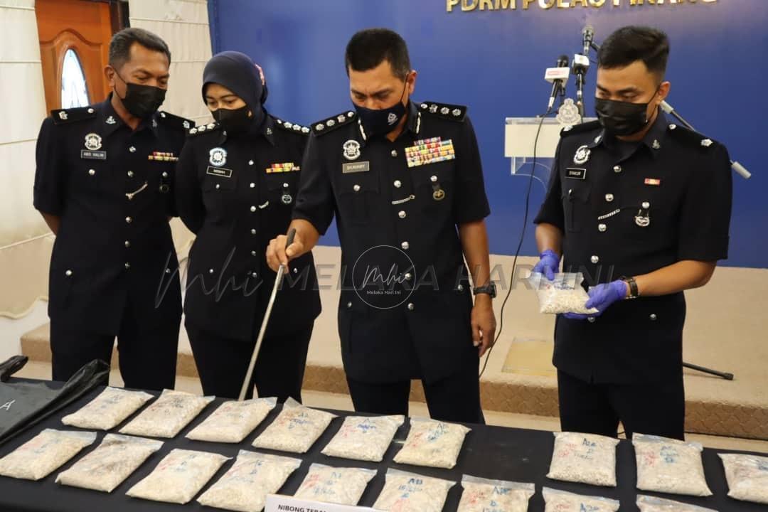 Polis tahan tiga lelaki, rampas heroin bernilai RM120,000