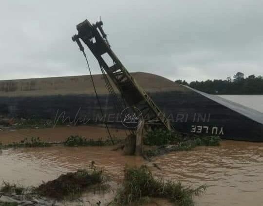 Kapal bawa muatan pasir karam, dua pekerja hilang