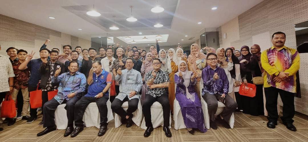 Sulaiman, delegasi Melaka santuni 37 penuntut Malaysia di Riau
