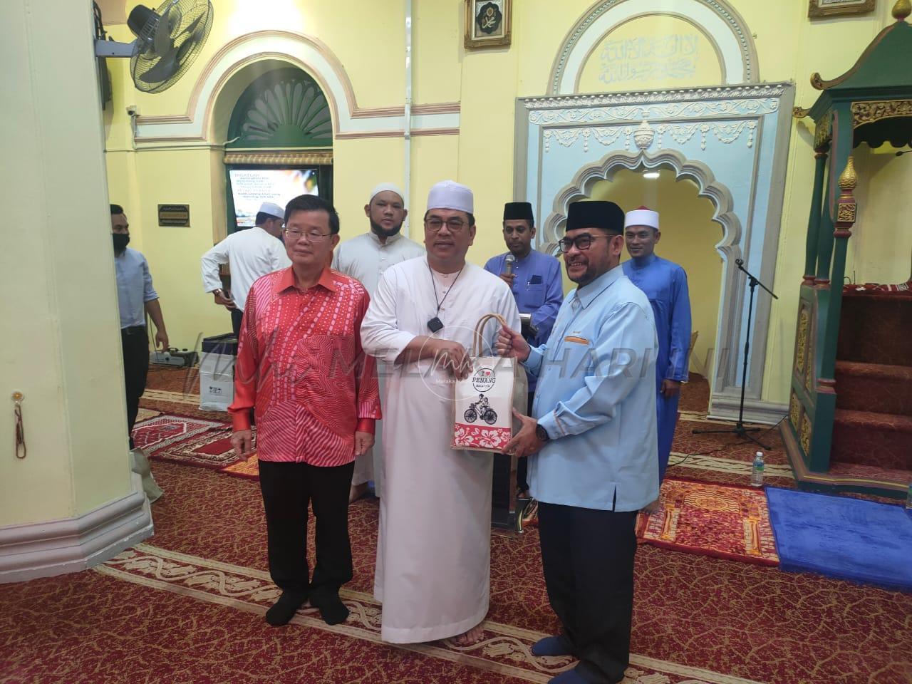 Sulaiman solat berjemaah di masjid bersejarah Pulau Pinang