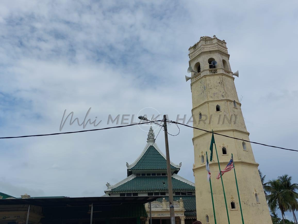 Menara azan, bumbung masjid warisan 169 tahun rosak dipanah petir