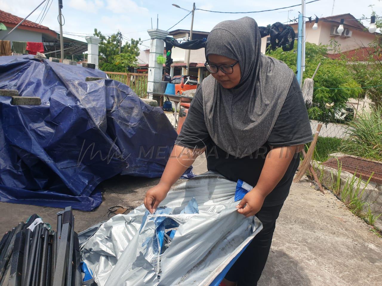 Sudahlah sakit, khemah meniaga pula musnah dipukul ribut