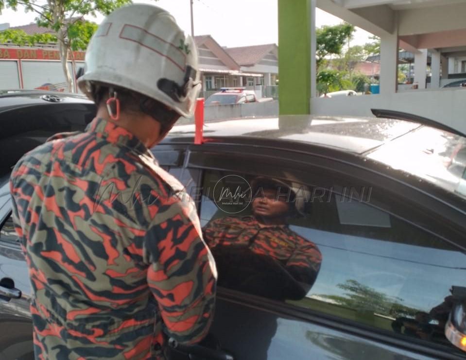 Kanak-kanak perempuan terkunci dalam kereta diselamatkan