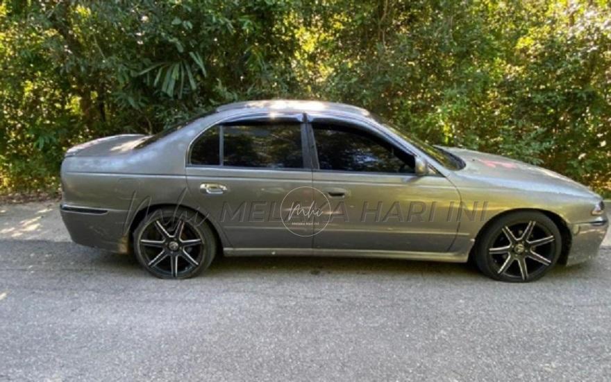 Kereta seludup ayam
