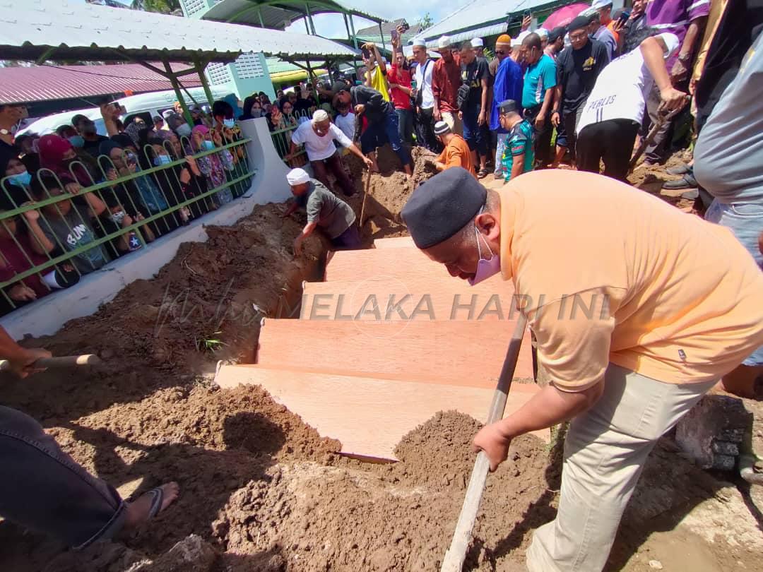 Jenazah lima sekeluarga maut kemalangan selamat dikebumikan