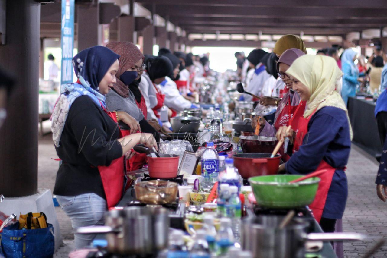 Melaka pecah rekod masak 250 asam pedas serentak