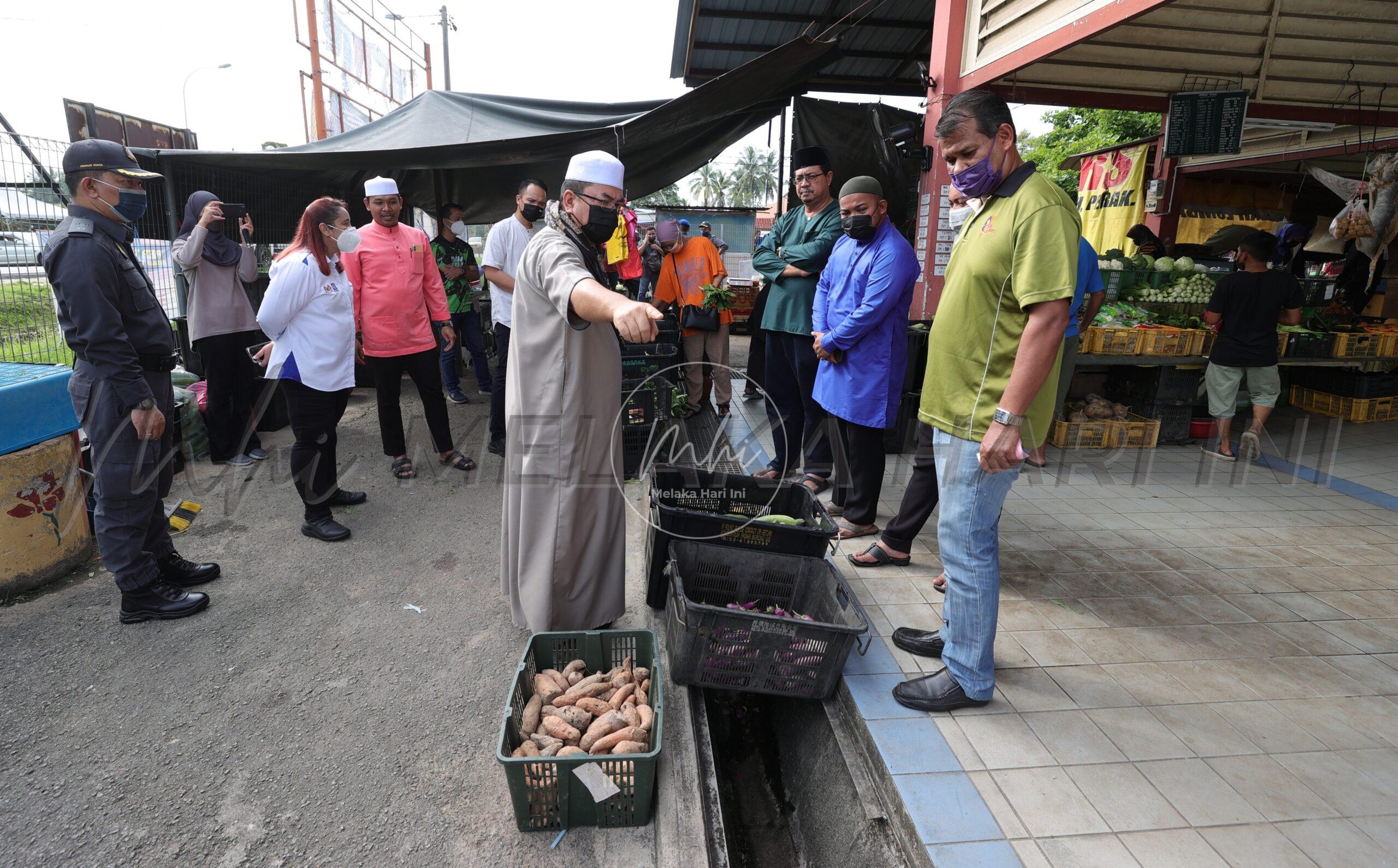 Sulaiman dengar keluhan peniaga, pengunjung Pasar Kuala Sungai Baru