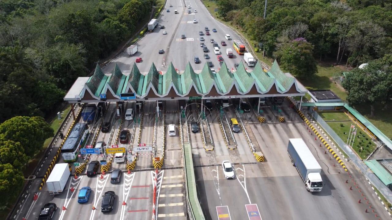 Trafik lancar di Tol Ayer Keroh pada jam 4 petang