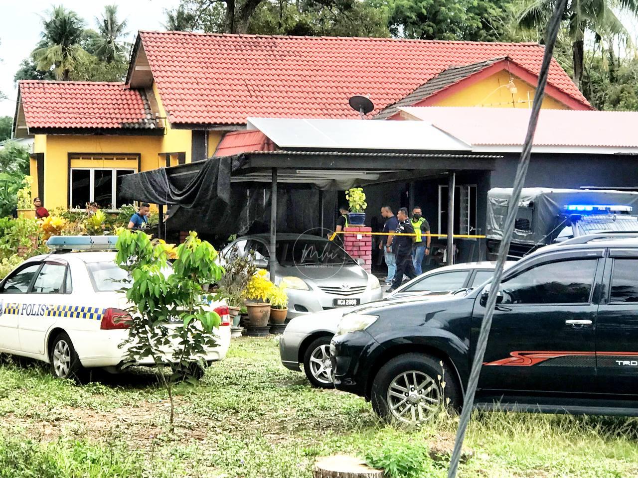 Anak kandung tergamak tikam ibu di leher