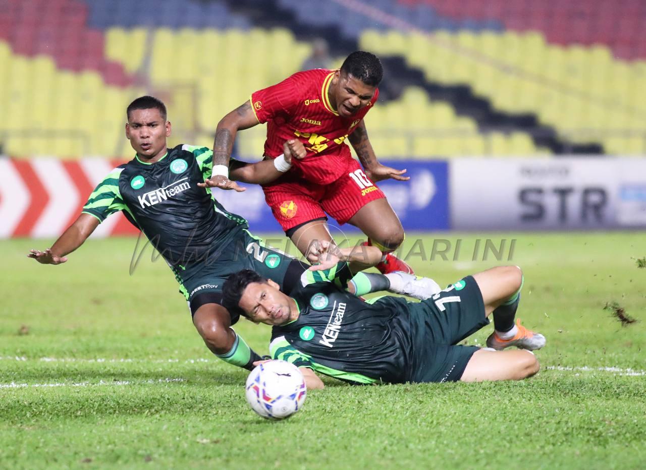 ‘Gergasi Merah’ dibenam Melaka