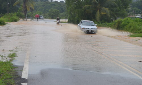 JPS ramal banjir di Sungai Melikai, Mersing tengah hari ini