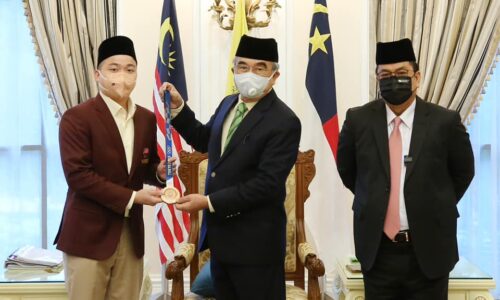 Anak Melaka kini bergelar juara dunia – KM