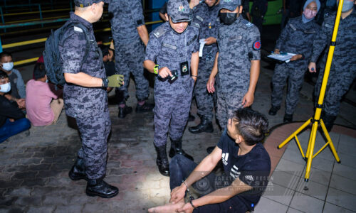 Op Kutip: Kontraktor warga Indonesia nekad terjun dari tingkat 4 rumah kedai
