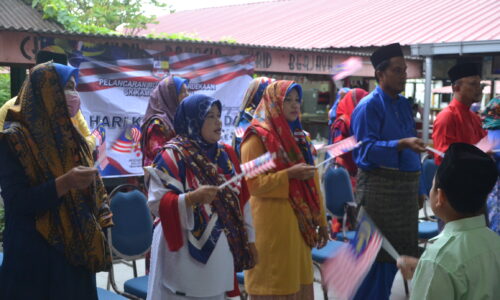 Guru wanita berkelubung rai kemerdekaan negara