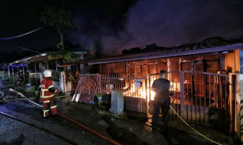 Empat rumah terbakar, enam penghuni hilang tempat tinggal