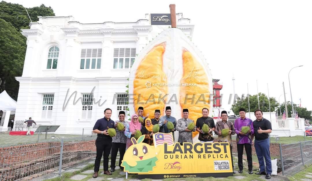 Replika durian terbesar bantu promosi pelancongan Melaka