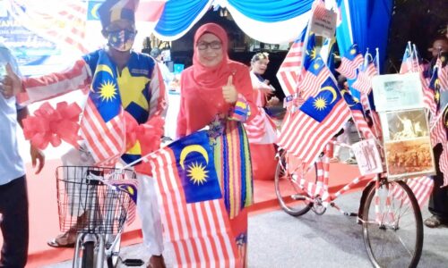 Makan Malam Merdeka erat silaturahim penduduk rumah pangsa