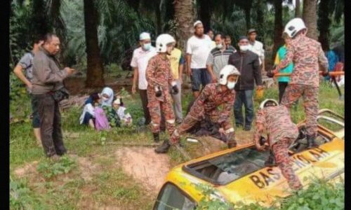 Van sekolah terbabas, 17 cedera