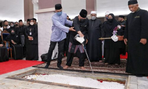 Toh Puan Zurina selamat dikebumikan