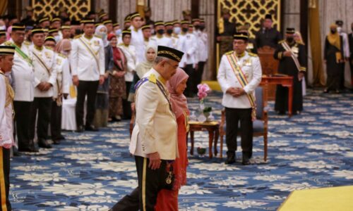 536 terima darjah kebesaran Melaka sesi kedua dan ketiga