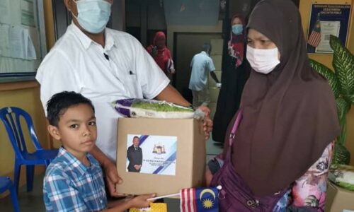 Anak yatim dirai berkati Hari Asyura
