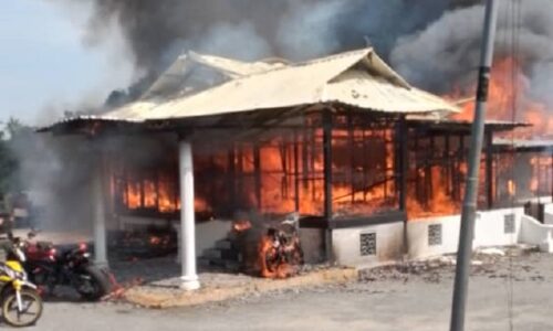 Rumah, kereta dan tiga motosikal terbakar