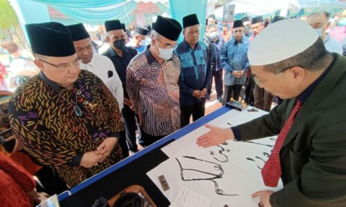 Perkasakan semula seni khat dan tulisan Jawi