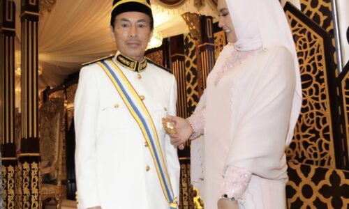 Anugerah terindah Datuk Amy Search