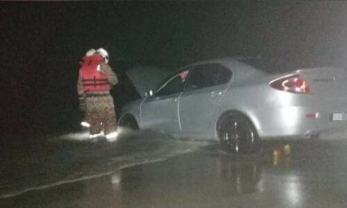 Lelaki lemas cuba selamatkan kereta menggelongsor ke laut