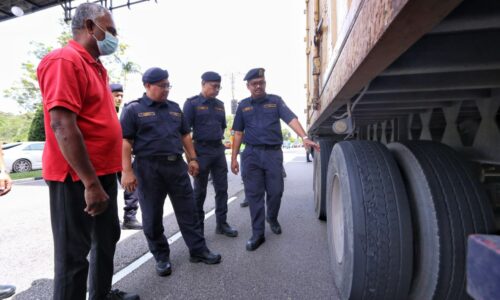 252 potong ‘queue’ kena saman