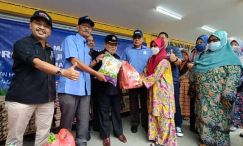 Murahnya..RM20 dapat beras 10kg, minyak masak, tepung dan gula