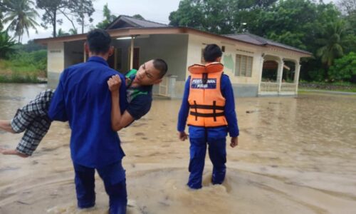 Banjir kilat landa beberapa kawasan di Melaka