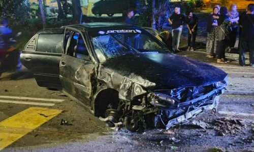 Kereta terbabas, pelajar Tingkatan 1 maut