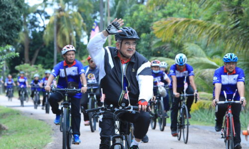 Tun Canselor dan Warga UTeM Jayakan Kayuhan Kemerdekaan