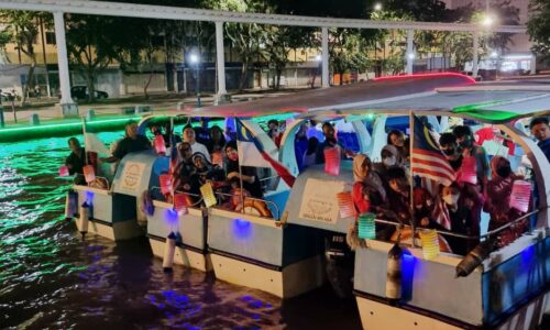 Pesta tanglung meriahkan Sungai Melaka