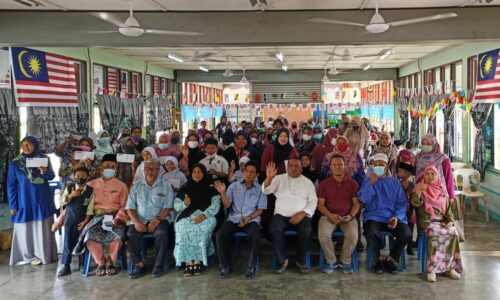 400 murid, pelajar terima agihan zakat