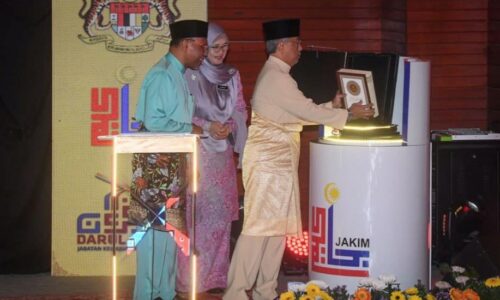 Agong berkenan lancar Tafsir Pimpinan Ar-Rahman Edisi Rumi Baharu