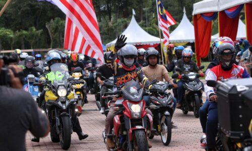 Kembara 300 motosikal sempena Hari Malaysia di Melaka