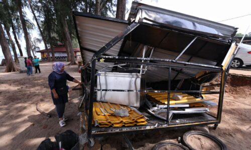 Kelu, lihat kabin asam pedas musnah
