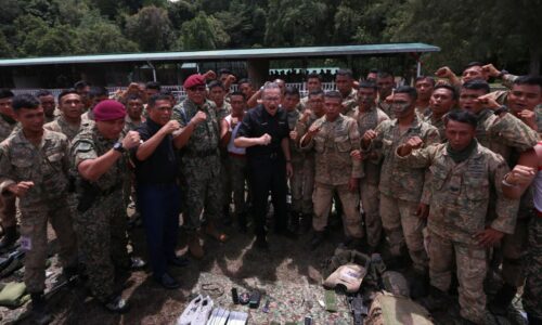 Bertempur bagai di medan perang