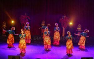 Photo 6098023588411060477 y