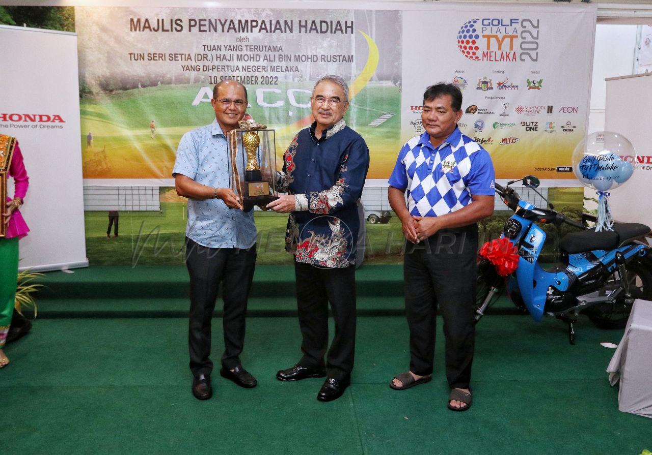 Photo 6118612175569400721 y