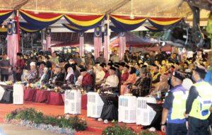 Photo 6133946892443302066 y