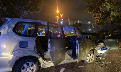 Seorang kanak-kanak maut, dua parah dalam kemalangan di Gelang Patah