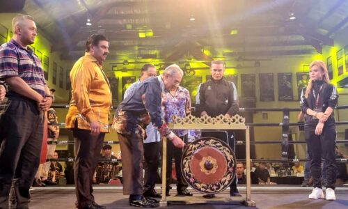 Tun Mohd Ali rasmi Kejohanan Muay Thai Grand Fight 2022