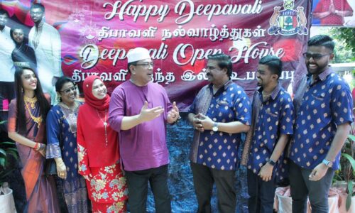 ‘Keluarga Malaysia’ raikan Deepavali di Melaka