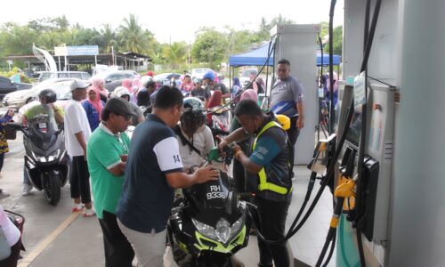 Lebih 3,000 dapat petrol percuma