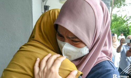 Air mata kegembiraan sambutan kepulangan ejen produk kosmetik yang diculik