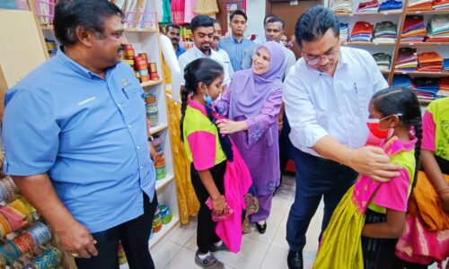 Teruja dapat pilih sendiri ‘baju raya’ baharu sambut Deepavali