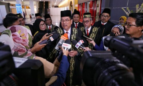 Tambah ilmu dan berikan perkhidmatan terbaik